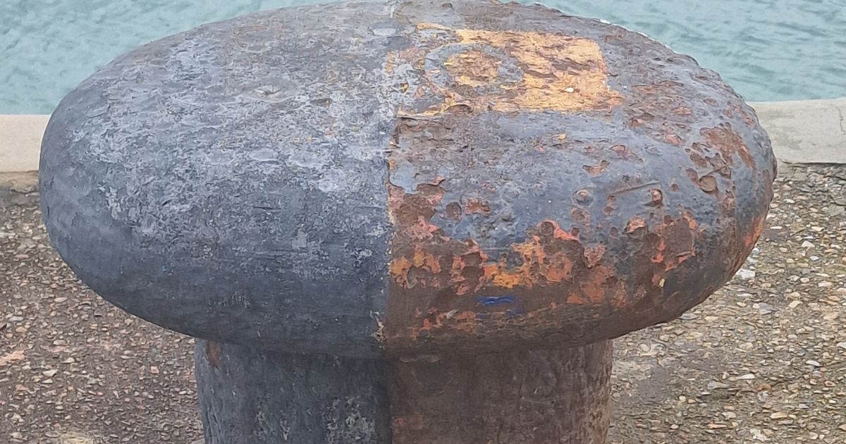 Case study: Helping 3MB Improve Bollard Cleaning with Laser Cleaning at Associated British Ports (ABP) Southampton